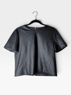 McGinn Faux Leather Top Blouse Size Medium Black Short Sleeve (X)